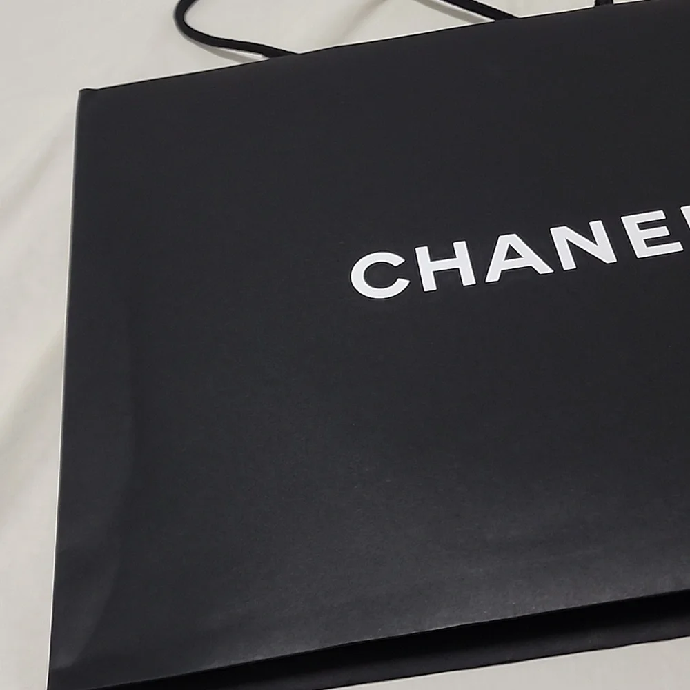 CHANEL Elegant Black Packaging Set - Picture 12 of 15